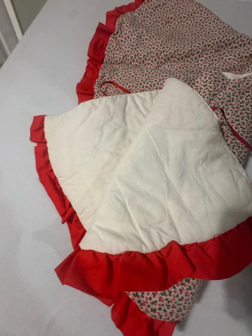 Vintage Red Ruffle Hem Christmas Tree Skirt